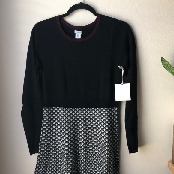 GEO PRINT FIT SWEATER DRESS - Picture 2 of 11